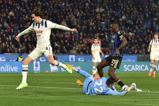 CALCIO - Serie A - Pisa SC vs Atalanta BC Simone Scuffet (Pisa) saves during Pisa SC vs Atalanta BC, Italian soccer Serie A match in Pisa, Italy, January 16 2026 Pisa Italy  Copyright: xIPAxSport ABACAx