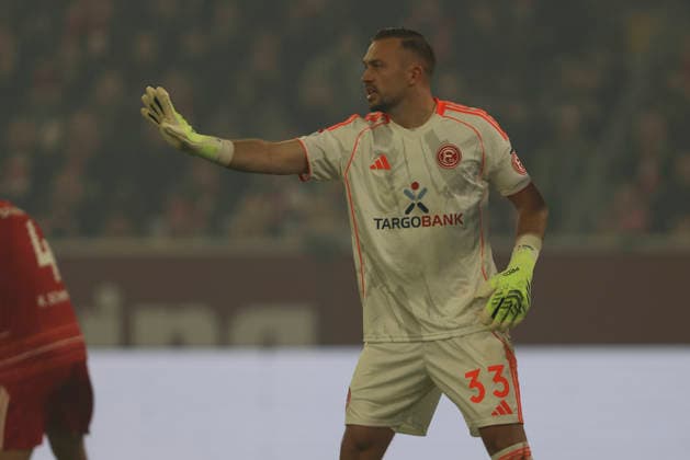 Goalkeeper Florian Kastenmeier Fortuna Düsseldorf gestures, gestures during the 2 Bundesliga match between Fortuna Düsseldorf and Arminia Bielefeld, Merkur Spiel Arena on January 16, 2026 in Düsseldorf, Germany Photo by Oliver Kaelke DeFodi Images Goalkeeper Florian Kastenmeier Fortuna Düsseldorf gestures during the 2 Bundesliga match between Fortuna Düsseldorf and Arminia Bielefeld at Merkur Spiel Arena on January 16, 2026 in Düsseldorf, Germany Photo by Oliver Kaelke DeFodi Images