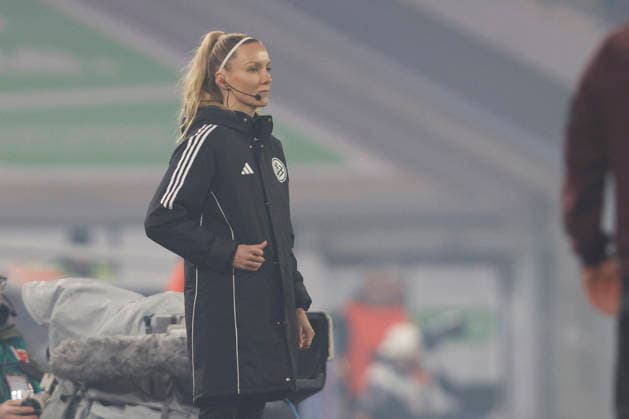 Fourth official Fabienne Michel looks on during the 2 Bundesliga match between Fortuna Düsseldorf and Arminia Bielefeld, Merkur Spiel Arena on January 16, 2026 in Düsseldorf, Germany Photo by Oliver Kaelke DeFodi Images Fourth official Fabienne Michel looks on during the 2 Bundesliga match between Fortuna Düsseldorf and Arminia Bielefeld at Merkur Spiel Arena on January 16, 2026 in Düsseldorf, Germany Photo by Oliver Kaelke DeFodi Images Photo by Oliver Kaelke DeFodi Images