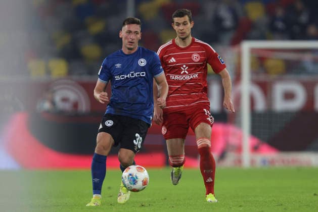 Marius Wörl Arminia Bielefeld and Tim Oberdorf Fortuna Düsseldorf in a duel during the 2 Bundesliga match between Fortuna Düsseldorf and Arminia Bielefeld, Merkur Spiel Arena on January 16, 2026 in Düsseldorf, Germany, Germany Photo by Oliver Kaelke DeFodi Images Marius Wörl Arminia Bielefeld and Tim Oberdorf Fortuna Düsseldorf battle for the ball during the 2 Bundesliga match between Fortuna Düsseldorf and Arminia Bielefeld at Merkur Spiel Arena on January 16, 2026 in Düsseldorf, Germany Photo by Oliver Kaelke DeFodi Images Photo by Oliver Kaelke DeFodi Images