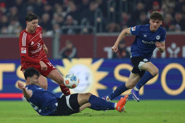 Cedric Itten Fortuna Düsseldorf and Maximilian Bauer Arminia Bielefeld in a duel during the 2 Bundesliga match between Fortuna Düsseldorf and Arminia Bielefeld, Merkur Spiel Arena on January 16, 2026 in Düsseldorf, Germany, Germany Photo by Oliver Kaelke DeFodi Images Cedric Itten Fortuna Düsseldorf and Maximilian Bauer Arminia Bielefeld battle for the ball during the 2 Bundesliga match between Fortuna Düsseldorf and Arminia Bielefeld at Merkur Spiel Arena on January 16, 2026 in Düsseldorf, Germany Photo by Oliver Kaelke DeFodi Images Photo by Oliver Kaelke DeFodi Images