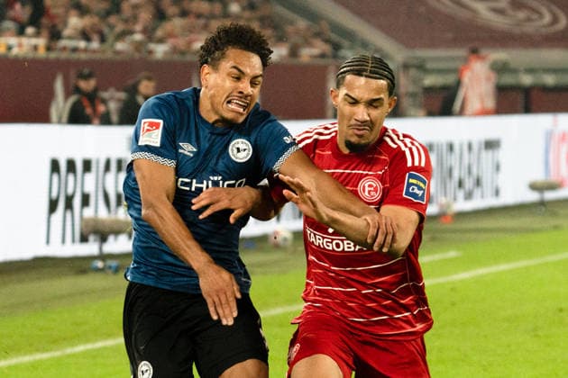 Germany 2 Bundesliga 2025 26 Fortuna Düsseldorf vs Arminia Bielefeld 18 Matchday 16 01 2026 Merkur Spiel Arena Nordrhein Westfalen Monju Momuluh Arminia Bielefeld, 14 Kenneth Schmidt Fortuna Düsseldorf, 4 Copyright: xCelinaxLeiersx