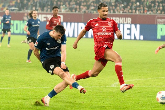 Germany 2 Bundesliga 2025 26 Fortuna Düsseldorf vs Arminia Bielefeld 18 Matchday 16 01 2026 Merkur Spiel Arena Nordrhein Westfalen Semir Telalovic Arminia Bielefeld, 7 Kenneth Schmidt Fortuna Düsseldorf, 4 Copyright: xCelinaxLeiersx