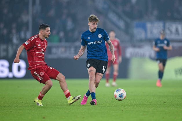 16 01 2026, Soccer, 2 Bundesliga, Matchday 18 Season 2025 2026, Fortuna Düsseldorf DSC Arminia Bielefeld, Florent Muslija Fortuna Düsseldorf , Joel Grodowski DSC Arminia Bielefeld xRHR PHOTO TKx Copyright: RHR-FOTOx RHR-FOTO TK