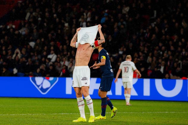 Olivier Giroud of LOSC during the Ligue 1 McDonald s match between Paris Saint-Germain and LOSC Lille at Parc des Princes Copyright: xPaulinexFiguetx xSPPx Sportspressphoto_SPR82174