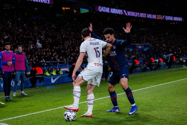 Romain Perraud of LOSC and Warren Zaire Emery of Paris Saint-Germain during the Ligue 1 McDonald s match between Paris Saint-Germain and LOSC Lille at Parc des Princes Copyright: xPaulinexFiguetx xSPPx Sportspressphoto_SPR82189