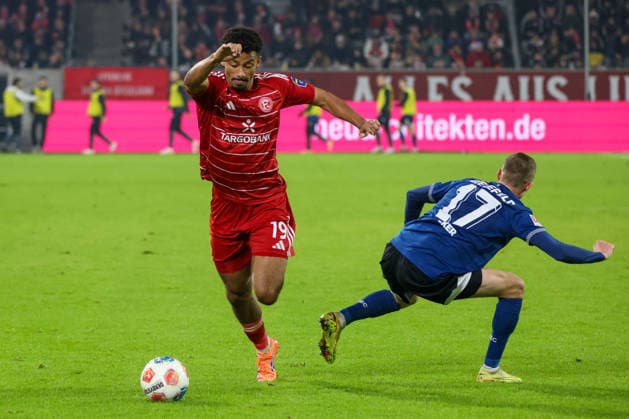 Düsseldorf, Germany 16 January 2026 2 BL 2025 2026 Fortuna Düsseldorf vs DSC Arminia Bielefeld In the picture from left in duel Emmanuel Iyoha Fortuna Düsseldorf and Arne Sicker DSC DFL regulations prohibit any use of photographs as image sequences and or quasi video Merkur Spiel Arena Nordrhein Westfalen Copyright: xFotostandx xFantinix