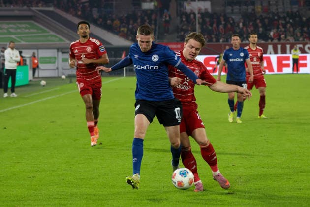Düsseldorf, Germany 16 January 2026 2 BL 2025 2026 Fortuna Düsseldorf vs DSC Arminia Bielefeld In the picture from left in duel Arne Sicker DSC and Christian Rasmussen F95 DFL regulations prohibit any use of photographs as image sequences and or quasi video Merkur Spiel Arena Nordrhein Westfalen Copyright: xFotostandx xFantinix