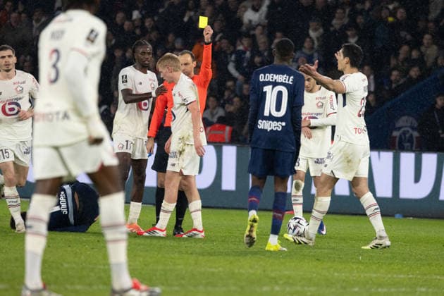 L1 football match PSG v LOSC - Paris yellow card during French L1 football match between Paris Saint-Germain (PSG) and Lille LOSC at the Parc des Princes stadium in Paris on January 16, 2026. Photo by Raphael Lafargue ABACAPRESS.COM Paris France  Copyright: xLafarguexRaphael ABACAx