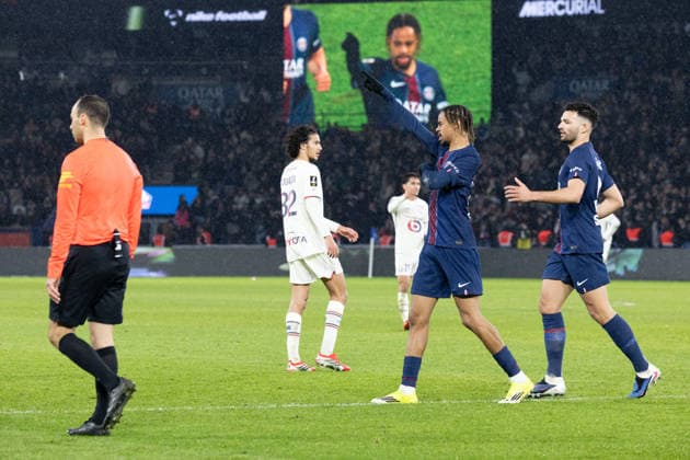 L1 football match PSG v LOSC - Paris Paris Saint-Germain French forward 29 Bradley Barcola celebrates after scoring Paris Saint-Germain third goal during the French L1 football match between Paris Saint-Germain (PSG) and Lille LOSC at the Parc des Princes stadium in Paris on January 16, 2026. Photo by Raphael Lafargue ABACAPRESS.COM Paris France  Copyright: xLafarguexRaphael ABACAx
