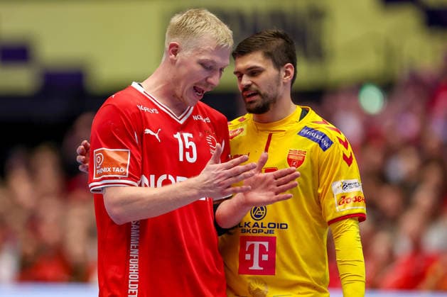 16 01 2026, Handball, Men s EHF EURO 2026, Denmark North Macedonia, Jyske Bank Boxen in Herning, Denmark, Preliminary Round Magnus Saugstrup Jensen Denmark 15 next to Martin Serafimov North Macedonia 77 Denmark