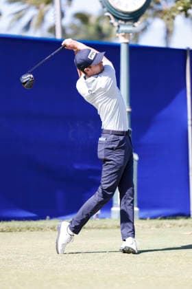 January 16, 2026, Honolulu, Hawaii, USA: ALEX SMALLEY tees off from the 10th during Round 2 of the 2026 Sony Open in Honolulu, Hawaii on January 16, 2026. Honolulu USA - ZUMAm310 20260116_zsp_m310_051 Copyright: xElliotxMilesx