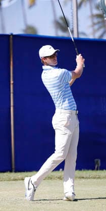 January 16, 2026, Honolulu, Hawaii, USA: CAM DAVIS tees off at the 10th during Round 2 of the 2026 Sony Open in Honolulu, Hawaii on January 16, 2026. Honolulu USA - ZUMAm310 20260116_zsp_m310_056 Copyright: xElliotxMilesx