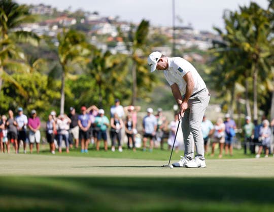 January 16, 2026, Honolulu, Hawaii, USA: NICK TAYLOR putts on the 1st green during Round 2 of the 2026 Sony Open in Honolulu, Hawaii on January 16, 2026. Honolulu USA - ZUMAm310 20260116_zsp_m310_069 Copyright: xElliotxMilesx