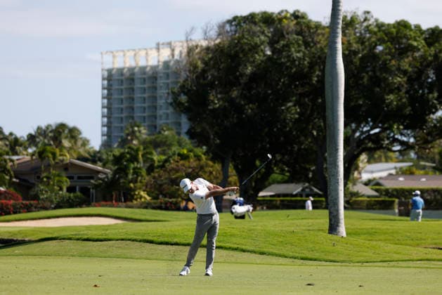 January 16, 2026, Honolulu, Hawaii, USA: NICK TAYLOR makes an approach shot from the 3rd fairway during Round 2 of the 2026 Sony Open in Honolulu, Hawaii on January 16, 2026. Honolulu USA - ZUMAm310 20260116_zsp_m310_083 Copyright: xElliotxMilesx