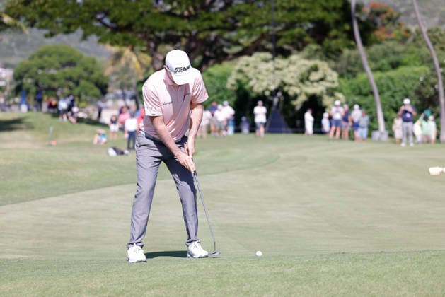 January 16, 2026, Honolulu, Hawaii, USA: RUSSELL HENLEY putts on the 6th green during Round 2 of the 2026 Sony Open in Honolulu, Hawaii on January 16, 2026. Honolulu USA - ZUMAm310 20260116_zsp_m310_091 Copyright: xElliotxMilesx
