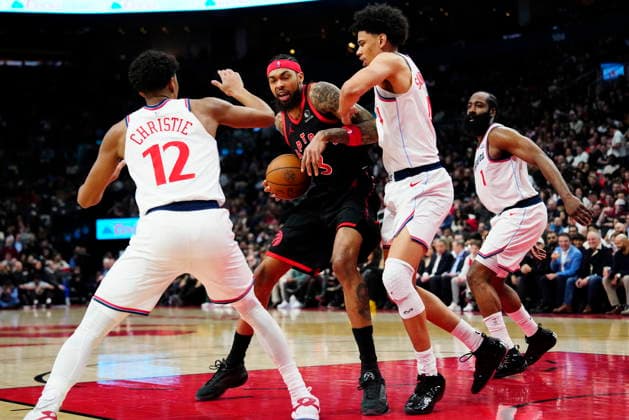 January 16, 2026, Toronto, On, Canada: Toronto Raptors Brandon Ingram (centre) battles with Los Angeles Clippers Cam Christie (12) and Kobe Sanders (4) during second half NBA, Basketball Herren, USA basketball action in Toronto on Friday, Jan. 16, 2026. Canada News - January 16, 2026  - ZUMAc35_ 20260116_zaf_c35_090 Copyright: xFrankxGunnx