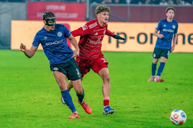 16 01 2026, xkkux, Fußball, Fortuna Düsseldorf Arminia Bielefeld, 2 Fußball Bundesliga, Merkur Spiel Arena, Saison 2025 2026 Joel Felix Arminia Bielefeld 03 in duel against Luca Raimund Fortuna Düsseldorf 07 DFB regulations prohibit any use of photographs as image sequences and or quasi video Nordrhein Westfalen Germany