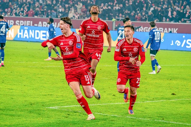 16 01 2026, xkkux, Fußball, Fortuna Düsseldorf Arminia Bielefeld, 2 Fußball Bundesliga, Merkur Spiel Arena, Saison 2025 2026 Torjubel nach dem Tor zum 1 0 durch Torschütze Cedric Itten Fortuna Düsseldorf 13 zusammen mit Elias Aboulguie Egouli Fortuna Düsseldorf 44 Shinta Appelkamp Fortuna Düsseldorf 23 DFB regulations prohibit any use of photographs as image sequences and or quasi video Nordrhein Westfalen Germany