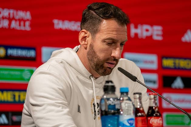 16 01 2026, xkkux, Fußball, Fortuna Düsseldorf Arminia Bielefeld, 2 Fußball Bundesliga, Merkur Spiel Arena, Saison 2025 2026 Head coach Mitch Kniat Arminia Bielefeld hc at the press conference after the match disappointed disappointment DFB regulations prohibit any use of photographs as image sequences and or quasi video Nordrhein Westfalen Germany
