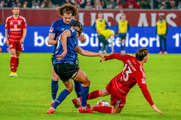16 01 2026, xkkux, Fußball, Fortuna Düsseldorf Arminia Bielefeld, 2 Fußball Bundesliga, Merkur Spiel Arena, Saison 2025 2026 Joel Felix Arminia Bielefeld 03 Mael Corboz Arminia Bielefeld 06 in duel against Cedric Itten Fortuna Düsseldorf 13 DFB regulations prohibit any use of photographs as image sequences and or quasi video Nordrhein Westfalen Germany