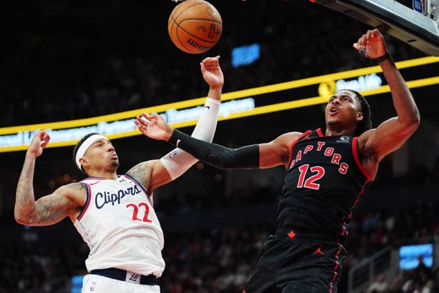 January 16, 2026, Toronto, On, Canada: Toronto Raptors Collin Murray-Boyles (12) scores as Los Angeles Clippers Jordan Miller (22) defends during second half NBA, Basketball Herren, USA basketball action in Toronto on Friday, Jan. 16, 2026. Canada News - January 16, 2026  - ZUMAc35_ 20260116_zaf_c35_094 Copyright: xFrankxGunnx