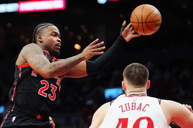 January 16, 2026, Toronto, On, Canada: Toronto Raptors Jamal Shead (23) makes a pass as Los Angeles Clippers Ivica Zubac (40) defends during second half NBA, Basketball Herren, USA basketball action in Toronto on Friday, Jan. 16, 2026. Canada News - January 16, 2026  - ZUMAc35_ 20260116_zaf_c35_102 Copyright: xFrankxGunnx