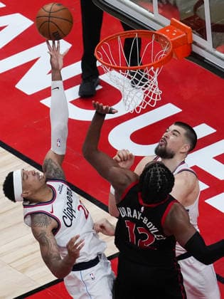 Los Angeles Clippers vs Toronto Raptors - NBA, Basketball Herren, USA TORONTO, CANADA - JANUARY 16 : Jordan Miller (22) of Los Angeles Clippers in action during the NBA basketball game between Los Angeles Clippers and Toronto Raptors at the Scotiabank Arena on January 16, 2026 in Toronto, Ontario, Canada. Mert Alper Dervis Anadolu Toronto Canada. Editorial use only. Please get in touch for any other usage.  Copyright: x2026xAnadoluxMertxAlperxDervisx