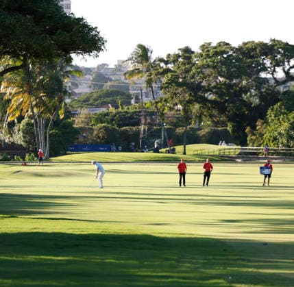 January 16, 2026, Honolulu, Hawaii, USA: CAM DAVIS, wearing a blue shirt, makes an approach shot from the 9th fairway during Round 2 of the 2026 Sony Open in Honolulu, Hawaii on January 16, 2026. Honolulu USA - ZUMAm310 20260116_zsp_m310_100 Copyright: xElliotxMilesx