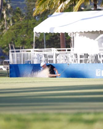 January 16, 2026, Honolulu, Hawaii, USA: HARRY HALL makes a chip shot onto the 9th green during Round 2 of the 2026 Sony Open in Honolulu, Hawaii on January 16, 2026. Honolulu USA - ZUMAm310 20260116_zsp_m310_105 Copyright: xElliotxMilesx