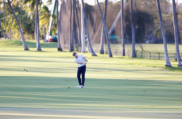 January 16, 2026, Honolulu, Hawaii, USA: NICK DUNLAP makes an approach shot from the 9th fairway during Round 2 of the 2026 Sony Open in Honolulu, Hawaii on January 16, 2026. Honolulu USA - ZUMAm310 20260116_zsp_m310_111 Copyright: xElliotxMilesx