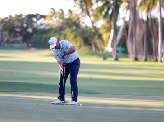 January 16, 2026, Honolulu, Hawaii, USA: RICO HOEY putts on the 9th green during Round 2 of the 2026 Sony Open in Honolulu, Hawaii on January 16, 2026. Honolulu USA - ZUMAm310 20260116_zsp_m310_112 Copyright: xElliotxMilesx