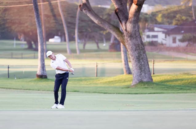 January 16, 2026, Honolulu, Hawaii, USA: HAOTONG LI makes a chip shot onto the 9th green during Round 2 of the 2026 Sony Open in Honolulu, Hawaii on January 16, 2026. Honolulu USA - ZUMAm310 20260116_zsp_m310_115 Copyright: xElliotxMilesx