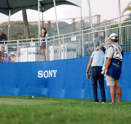 January 16, 2026, Honolulu, Hawaii, USA: COREY KOZUMA makes a chip shot from the rough onto the 9th green during Round 2 of the 2026 Sony Open in Honolulu, Hawaii on January 16, 2026. Honolulu USA - ZUMAm310 20260116_zsp_m310_123 Copyright: xElliotxMilesx