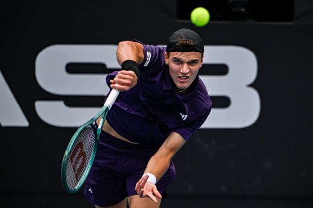 Jakub Mensik (CZE) serves to Sebastian Baez (ARG) in the Men s singles final match of the ASB Classic Men™s ATP, Tennis Herren 250 tennis tournament at Manuka Doctor Arena, Auckland, New Zealand on Saturday 17 January 2026. Photo credit: Alan Lee Auckland New Zealand Copyright: xAlanxLeex xx