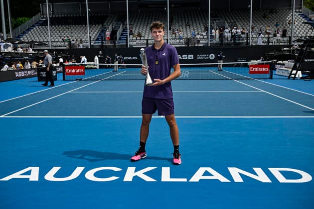 Jakub Mensik (CZE) poses with the trophy after winning the Men s singles final match of the ASB Classic Men™s ATP, Tennis Herren 250 tennis tournament at Manuka Doctor Arena, Auckland, New Zealand on Saturday 17 January 2026. Photo credit: Alan Lee Auckland New Zealand Copyright: xAlanxLeex xx
