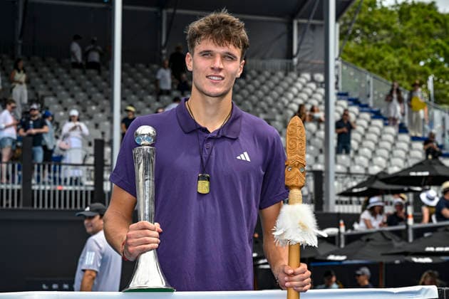 Jakub Mensik (CZE) poses with the trophy after winning the Men s singles final match of the ASB Classic Men™s ATP, Tennis Herren 250 tennis tournament at Manuka Doctor Arena, Auckland, New Zealand on Saturday 17 January 2026. Photo credit: Alan Lee Auckland New Zealand Copyright: xAlanxLeex xx