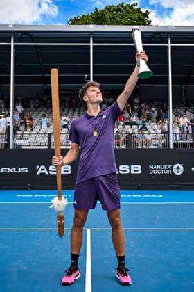 Jakub Mensik (CZE) celebrates with the trophy after winning the Men s singles final match of the ASB Classic Men™s ATP, Tennis Herren 250 tennis tournament at Manuka Doctor Arena, Auckland, New Zealand on Saturday 17 January 2026. Photo credit: Alan Lee Auckland New Zealand Copyright: xAlanxLeex xx