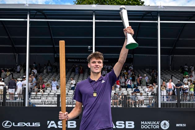 Jakub Mensik (CZE) celebrates with the trophy after winning the Men s singles final match of the ASB Classic Men™s ATP, Tennis Herren 250 tennis tournament at Manuka Doctor Arena, Auckland, New Zealand on Saturday 17 January 2026. Photo credit: Alan Lee Auckland New Zealand Copyright: xAlanxLeex xx