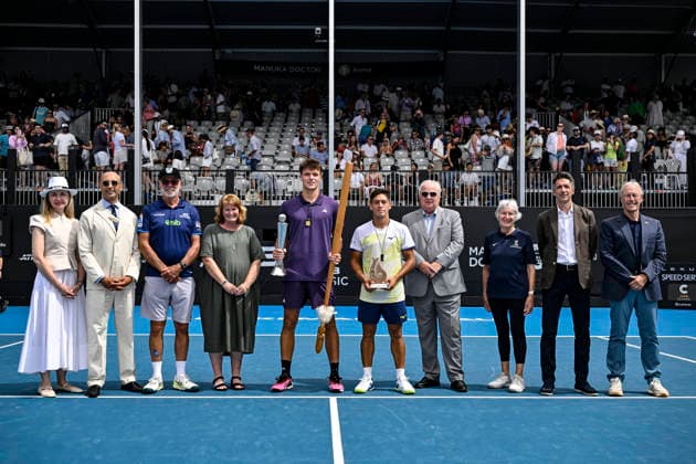 Jakub Mensik (CZE) and Sebastian Baez (ARG) pose with officials after the Men s singles final match of the ASB Classic Men™s ATP, Tennis Herren 250 tennis tournament at Manuka Doctor Arena, Auckland, New Zealand on Saturday 17 January 2026. Photo credit: Alan Lee Auckland New Zealand Copyright: xAlanxLeex xx