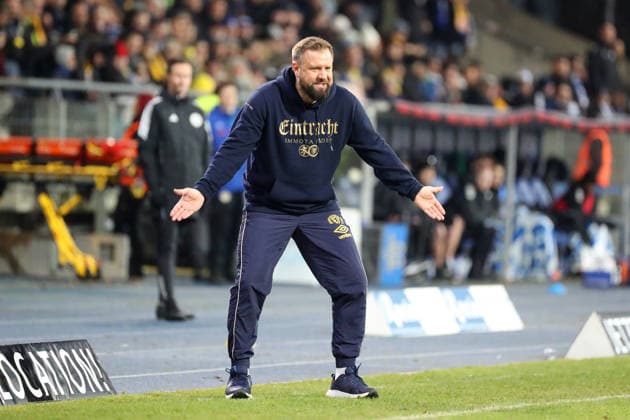 Braunschweig vs Magdeburg, 2 BL Braunschweig, 16 01 2026, Football, Men, 2 BL, Season 2025 2026, Eintracht Braunschweig vs 1 FC Magdeburg Head coach Heiner Backhaus Eintracht Braunschweig , loudly on the sideline, gesticulating DFL DFB REGULATIONS PROHIBIT ANY USE OF PHOTOGRAPHS as IMAGE SEQUENCES and or QUASI VIDEO Stadion an der Hamburger Straße Niedersachsen Germany