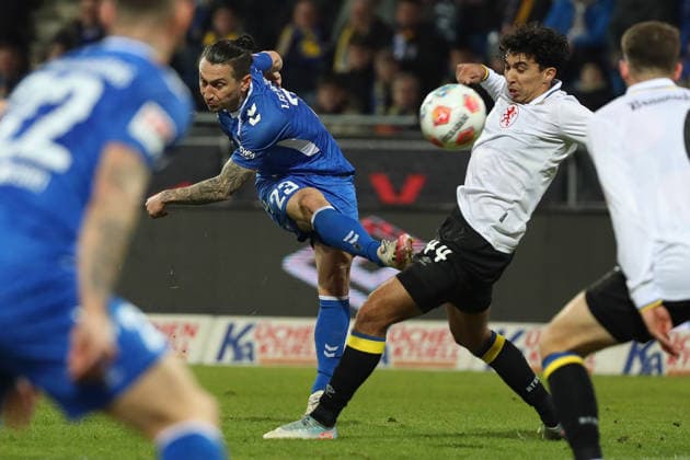 Braunschweig vs Magdeburg, 2 BL Braunschweig, 16 01 2026, Football, Men, 2 BL, Season 2025 2026, Eintracht Braunschweig vs 1 FC Magdeburg Baris Atik Magdeburg , Johan Gomez Eintracht Braunschweig DFL DFB REGULATIONS PROHIBIT ANY USE OF PHOTOGRAPHS as IMAGE SEQUENCES and or QUASI VIDEO Stadion an der Hamburger Straße Niedersachsen Germany