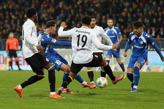 Braunschweig vs Magdeburg, 2 BL Braunschweig, 16 01 2026, Football, Men, 2 BL, Season 2025 2026, Eintracht Braunschweig vs 1 FC Magdeburg Noah Pesch Magdeburg , Leon Bell Bell Eintracht Braunschweig , Laurin Ulrich Magdeburg DFL DFB REGULATIONS PROHIBIT ANY USE OF PHOTOGRAPHS as IMAGE SEQUENCES and or QUASI VIDEO Stadion an der Hamburger Straße Niedersachsen Germany