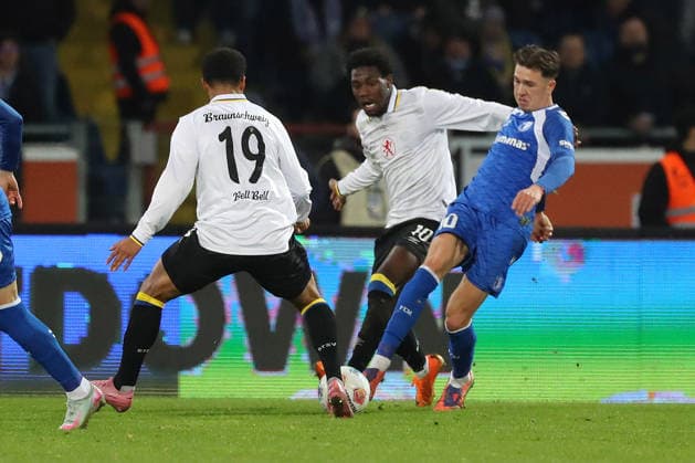 Braunschweig vs Magdeburg, 2 BL Braunschweig, 16 01 2026, Football, Men, 2 BL, Season 2025 2026, Eintracht Braunschweig vs 1 FC Magdeburg DFL DFB REGULATIONS PROHIBIT ANY USE OF PHOTOGRAPHS as IMAGE SEQUENCES and or QUASI VIDEO Stadion an der Hamburger Straße Niedersachsen Germany
