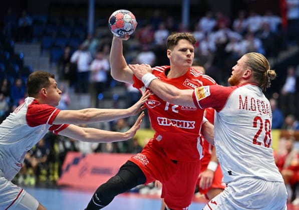 2026.01.16 Kristianstad Szwecja Pilka Reczna Mistrzostwa Europy w pilce recznej mezczyzn 2026 Wegry - Polska N z Peter Lukacs Maciej Gebala Foto Norbert Barczyk PressFocus 2026.01.16 Kristianstad Szwecja Handball Men s EHF Euro 2026 Hungary - Poland Peter Lukacs Maciej Gebala Credit: Norbert Barczyk PressFocus NEWSPIX.PL --- newspix.pl 