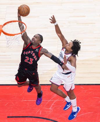 (260117) -- TORONTO, Jan. 17, 2026 -- Jamal Shead (L) of Toronto Raptors goes up for a layup during the 2025-2026 NBA, Basketball Herren, USA regular season game between Toronto Raptors and Los Angeles Clippers in Toronto, Canada, on Jan. 16, 2026. (Photo by Xinhua) (SP)CANADA-TORONTO-BASKETBALL-NBA-CLIPPERS VS RAPTORS ZouxZheng 