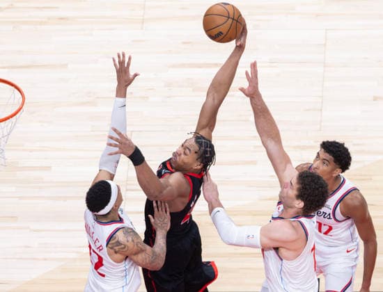 (260117) -- TORONTO, Jan. 17, 2026 -- Scottie Barnes (2nd L) of Toronto Raptors dunks during the 2025-2026 NBA, Basketball Herren, USA regular season game between Toronto Raptors and Los Angeles Clippers in Toronto, Canada, on Jan. 16, 2026. (Photo by Xinhua) (SP)CANADA-TORONTO-BASKETBALL-NBA-CLIPPERS VS RAPTORS ZouxZheng 