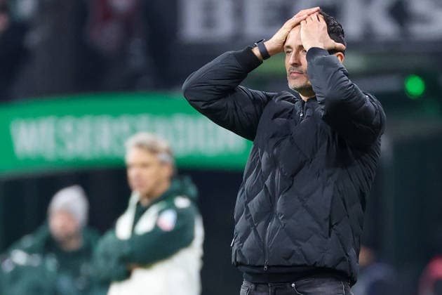 1 Bundesliga SV Werder Bremen Eintracht Frankfurt on 16 01 2026 at Weserstadion in Bremen Coach Dino Toppmöller Toppmoeller Toppmoller Frankfurt dissatisfied, disappointed, disappointed, dejected MH