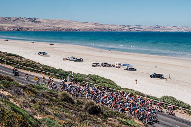 2026 Women s Tour Down Under Stage 1 Picture by Zac Williams SWpix.com - 17 01 2026 - Cycling - 2026 Women s Tour Down Under Stage 1 - Willunga to Willunga - The peloton ride past Aldinga Beach. Copyright: x xSWpix.comx(t axPhotographyxHubxLtd)xZacxWilliams SWpix.comx SWP-2645