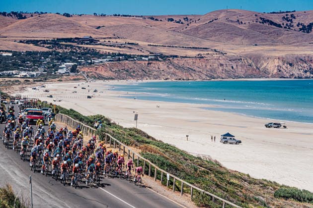 2026 Women s Tour Down Under Stage 1 Picture by Zac Williams SWpix.com - 17 01 2026 - Cycling - 2026 Women s Tour Down Under Stage 1 - Willunga to Willunga - The peloton ride past Aldinga Beach. Copyright: x xSWpix.comx(t axPhotographyxHubxLtd)xZacxWilliams SWpix.comx SWP-2645